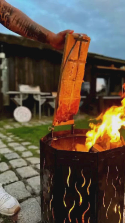 KEVANO  Premium Flammlachsbrett – Edelstahl - SET 4 m. Erdspieß, Räucherschnecke, Grätenpinzette, Marinierpinsel inkl. 30 Tage Geld-Zurück Garantie